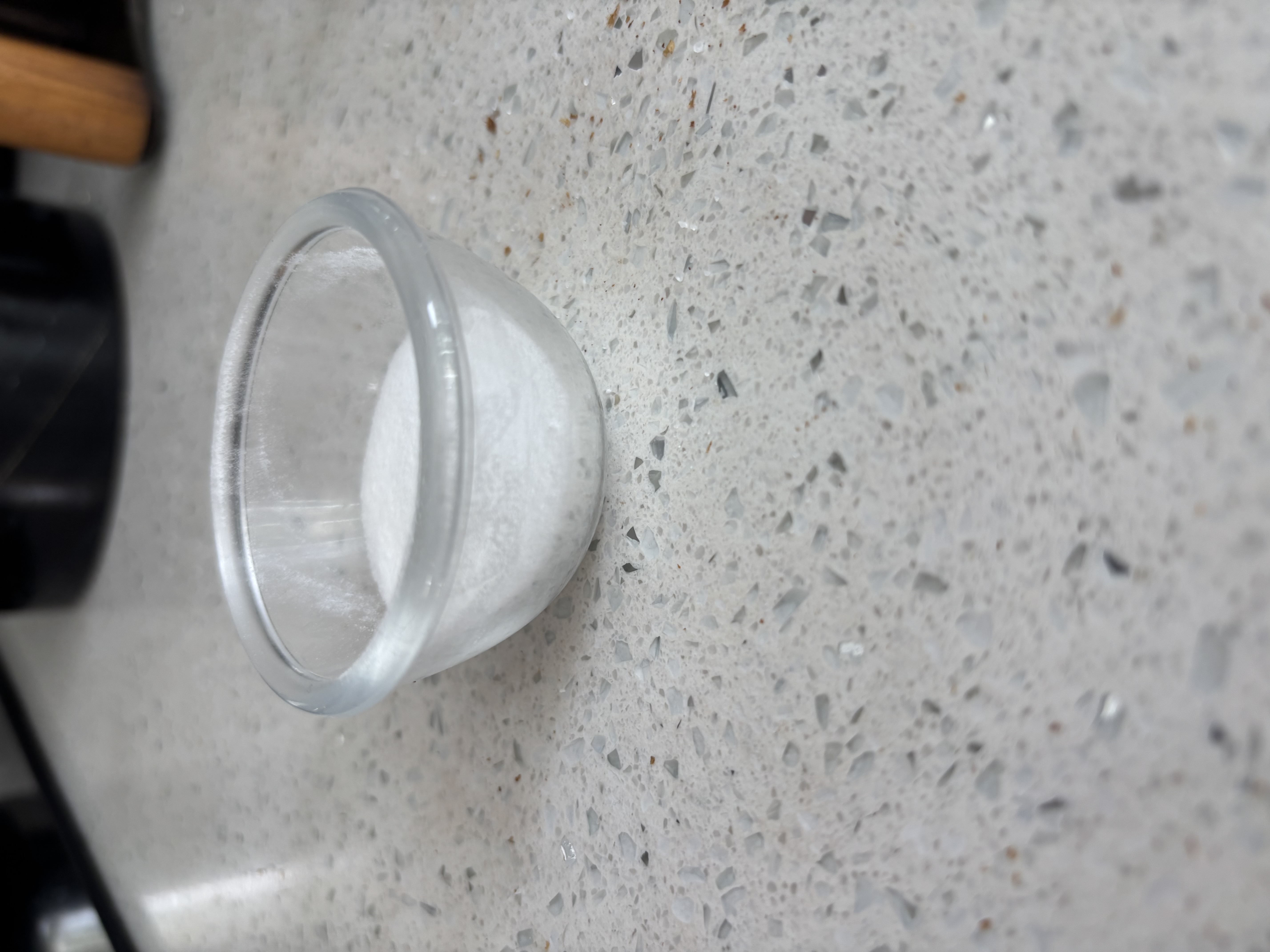 Small glass bowl with Laxido powder